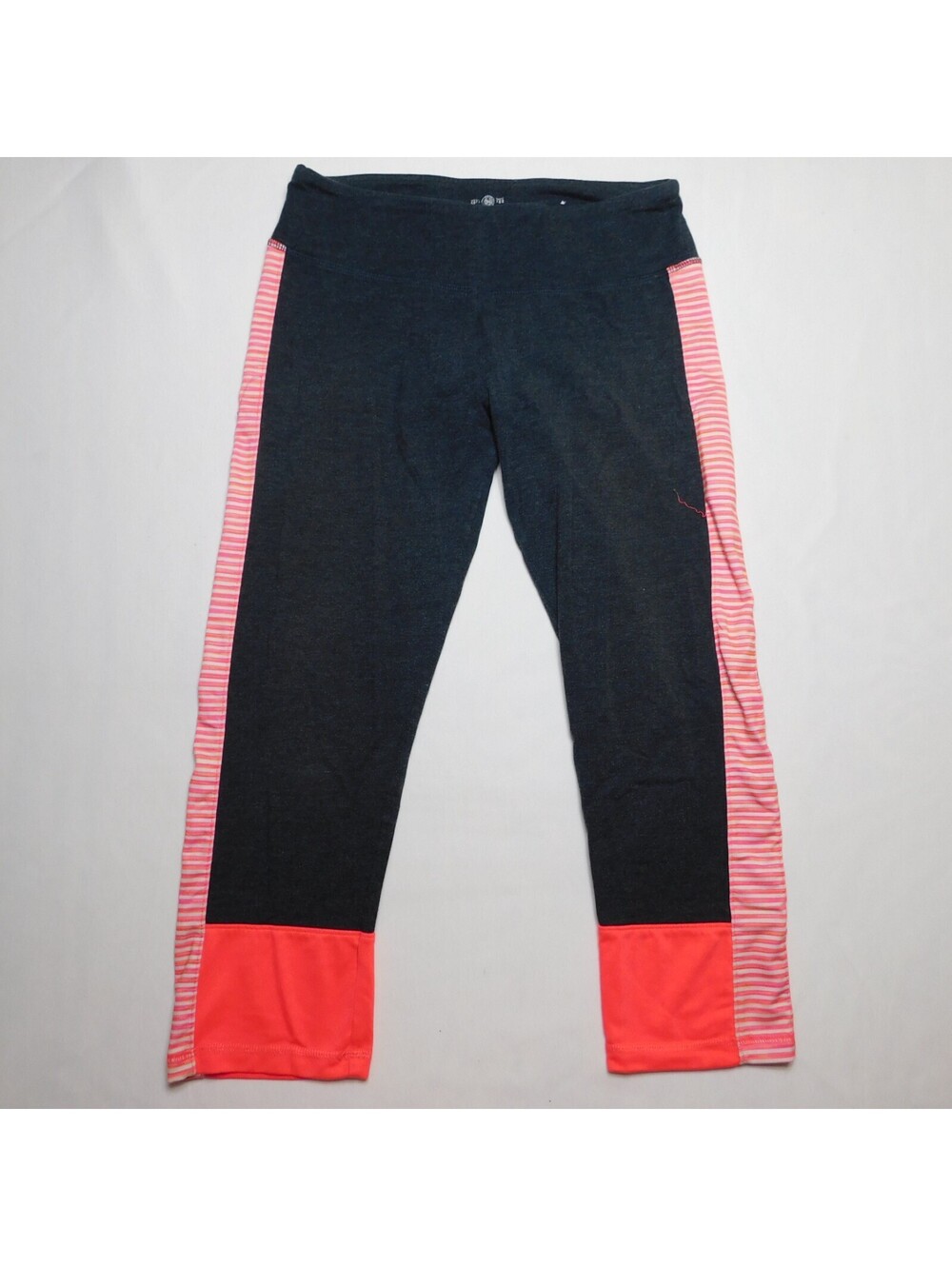 SO Kohl’s Womens Size M Yoga Capri Leggings Gray Pink Striped Colorblock Cropped